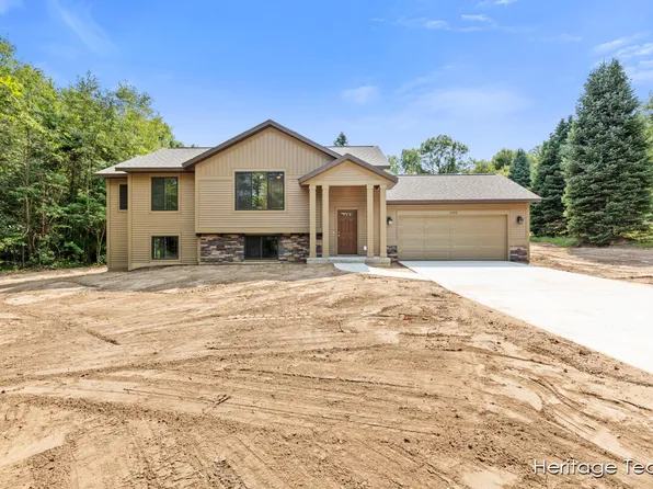 3708 Schermerhorn Lake Dr, Allegan, MI 49010