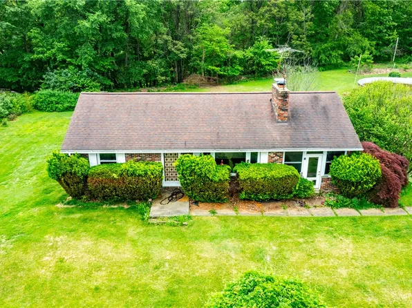 321 Pleasant Dr, Aliquippa, PA 15001