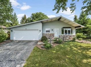 806 Mark Dr, Verona, WI 53593