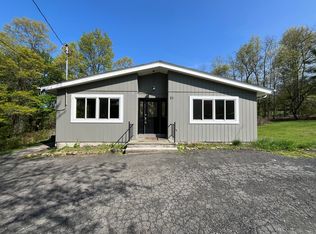 21 Burrow Dr, Highland Mills, NY 10930