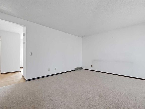 4th image of 222 W Marlborough Way NE