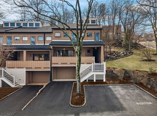 207 Stephanie Dr, North Caldwell Boro, NJ 07006