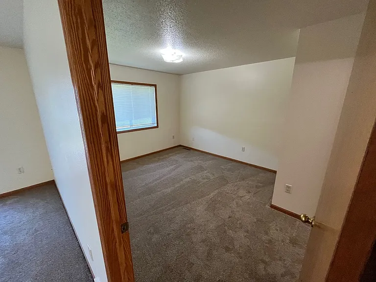 2622 Harvey Dr — Photo 3