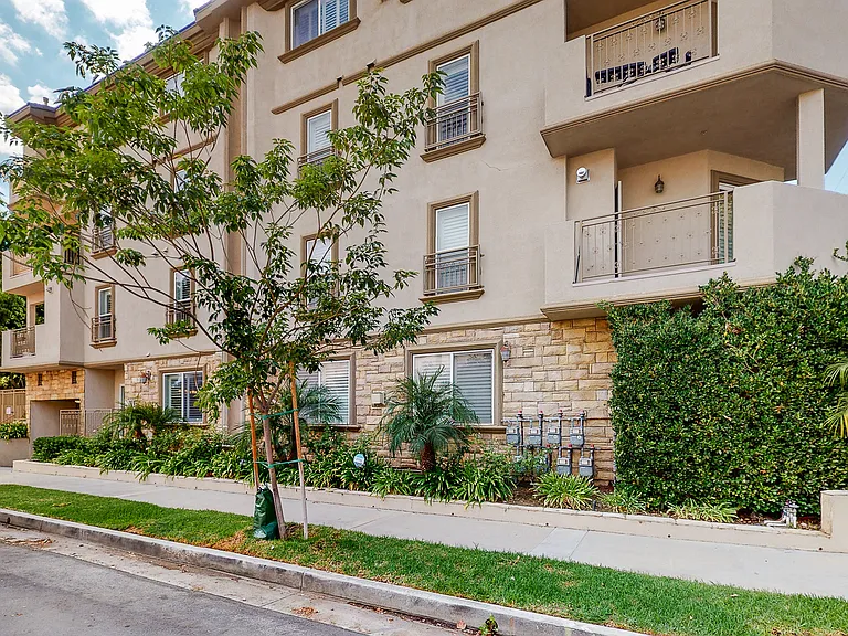 11540 Moorpark St #103 — Photo 36