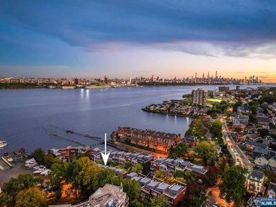 9 Vela Way, Edgewater, NJ, 07020