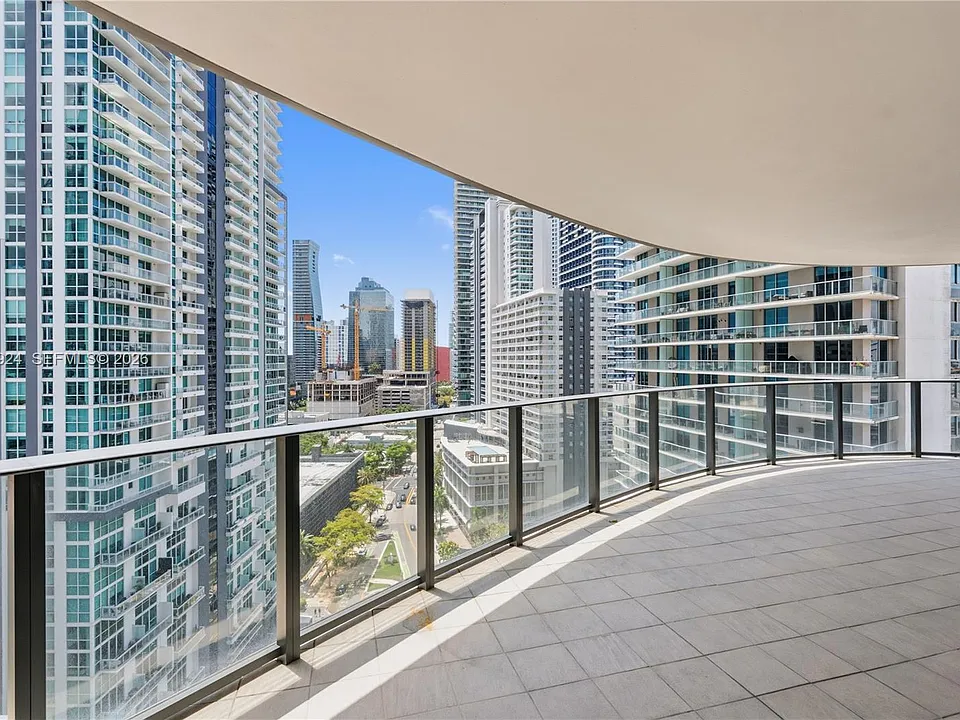 1000 Brickell Plz #1902