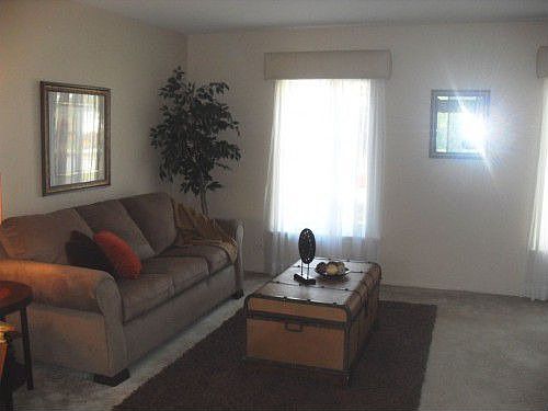 4th image of 1057 S Fairview Ave