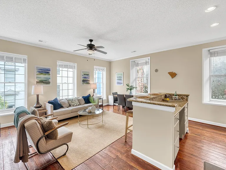 295 King St #B-3 — Photo 22