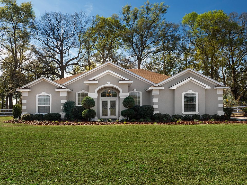 Gorgeous home on 1.01 Acre!