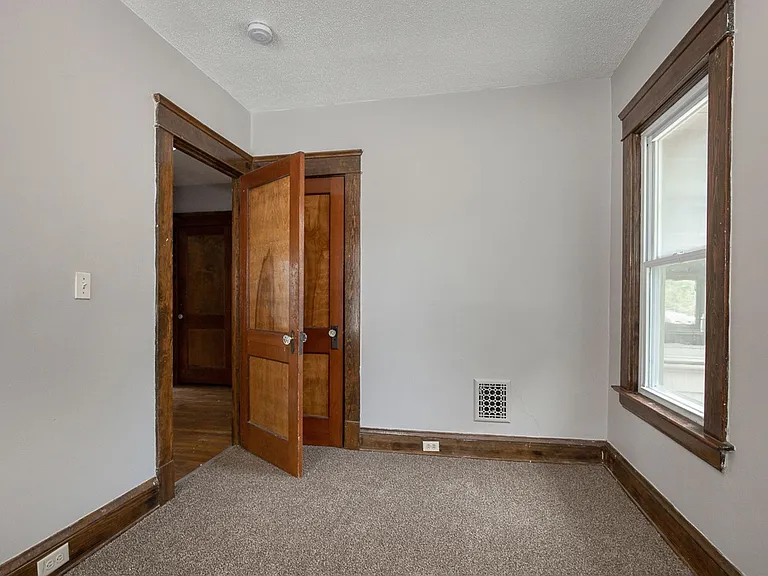 15401 Grovewood Ave — Photo 19