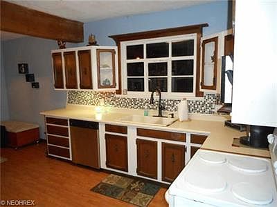 5th image of 142 5th St NE