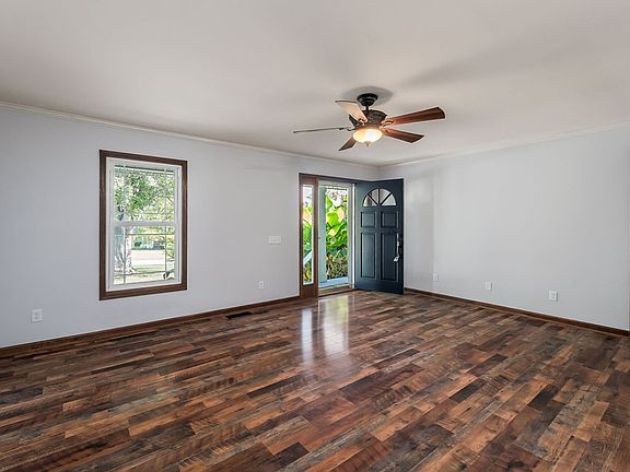 4th image of 1111 Belmont Dr