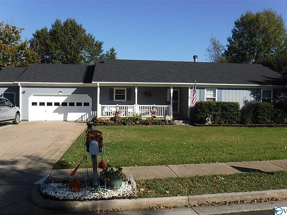 3rd image of 14913 Clovercrest Dr SE
