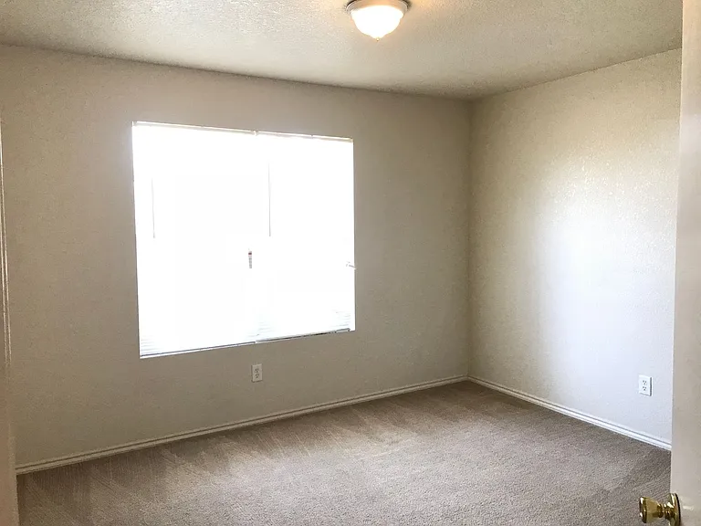 3401 Driftwood Dr — Photo 14