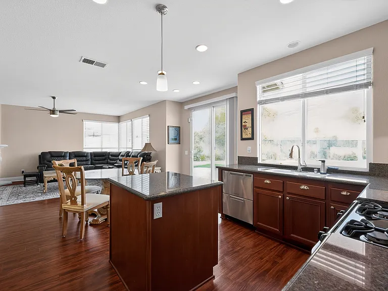 35920 Devonshire Ln — Photo 25