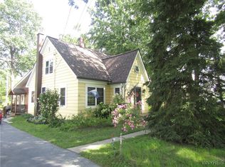 6945 Taylor Rd, Hamburg, NY 14075