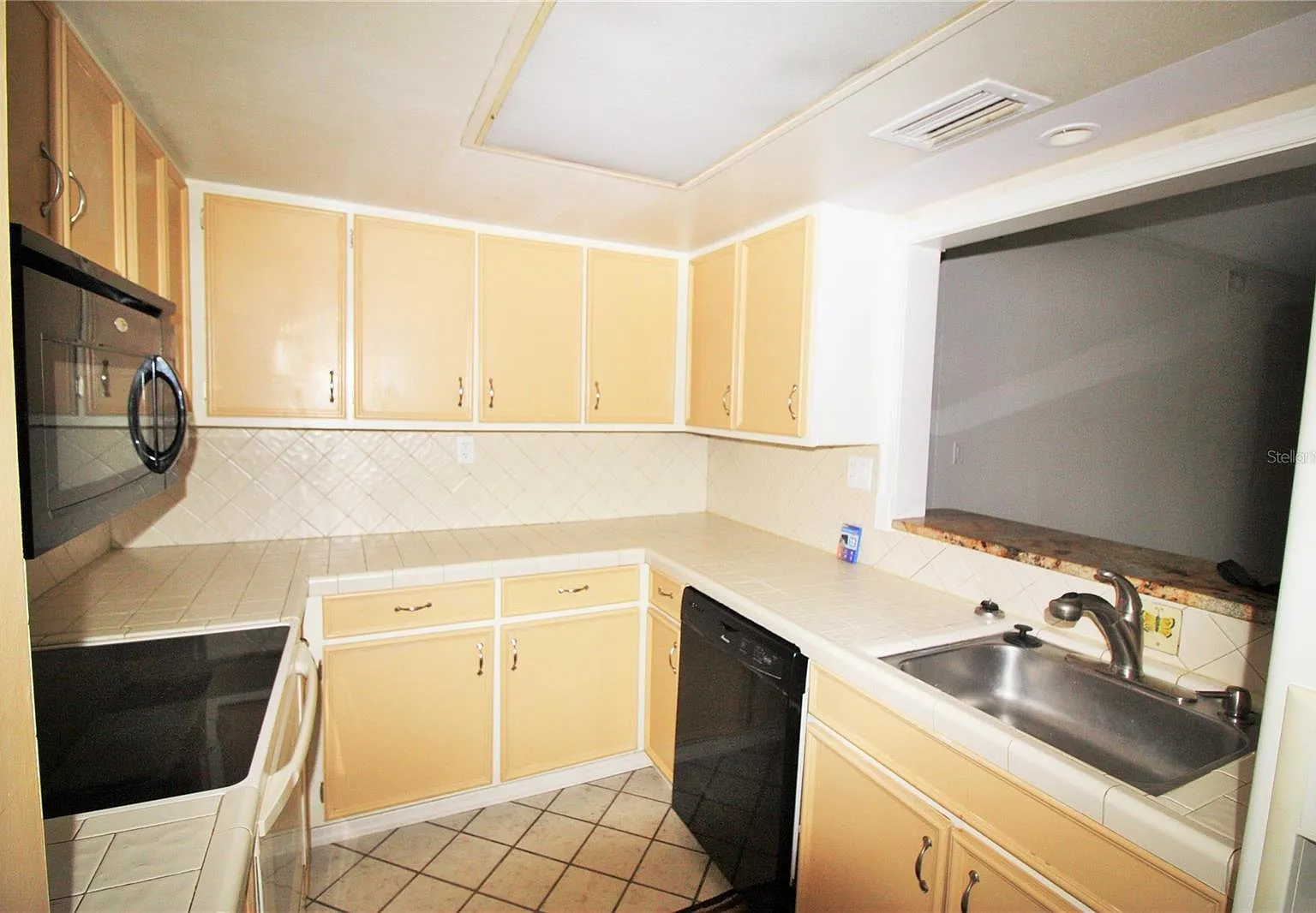 200 Maitland Ave — Photo 3