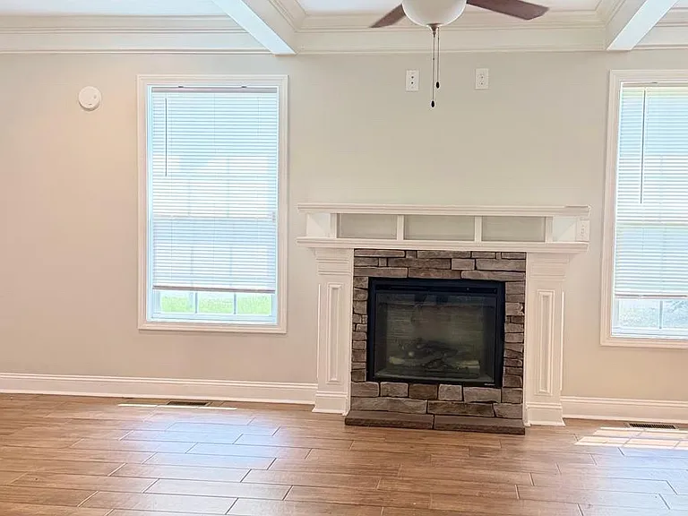 406 Vanguard St — Photo 3
