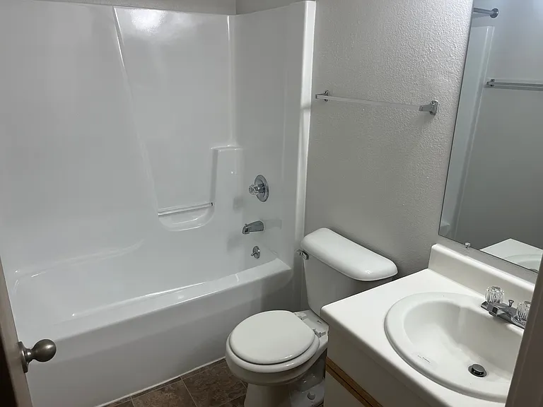 Thornridge Apartments — Photo 119