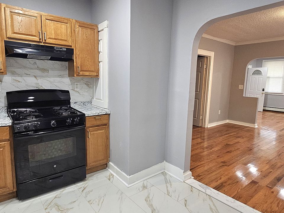 1st image of 352 Howard Ave #A
