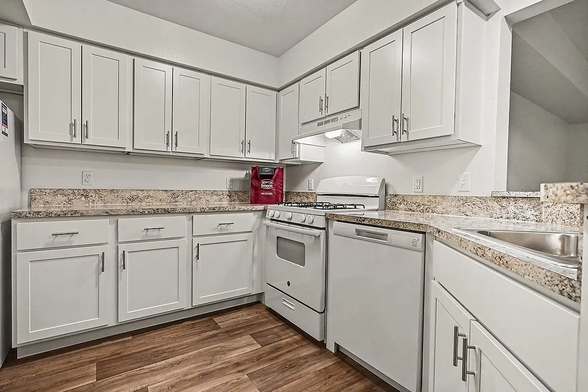 South Bridge Apartments — Photo 4