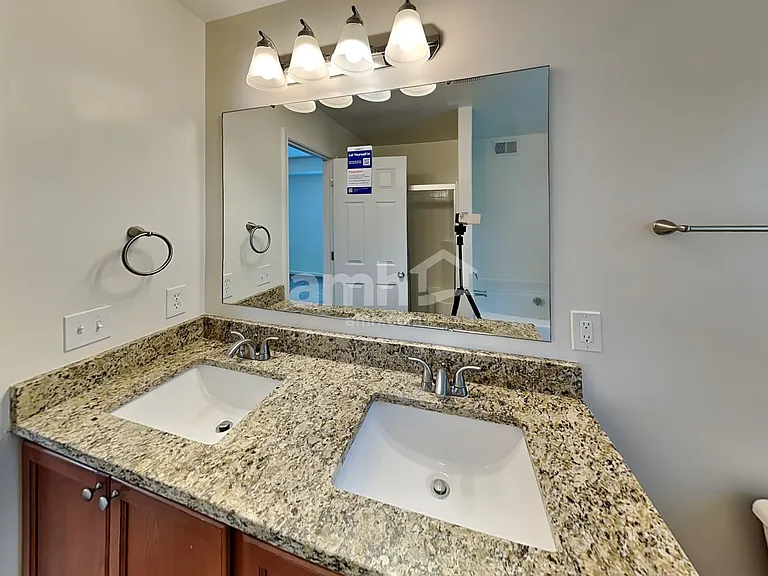 320 Abbey Ave — Photo 10