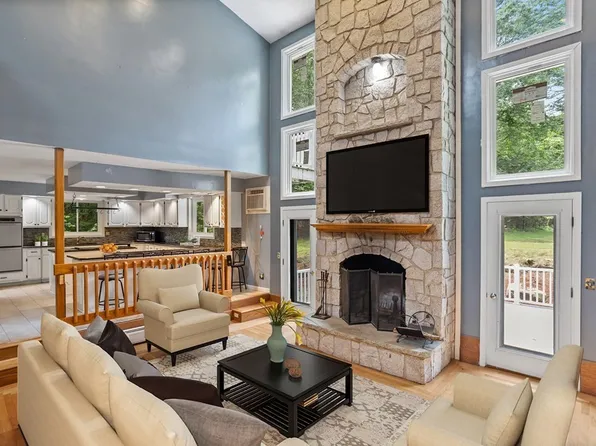 27 Jenkins Rd, Bedford, NH 03110