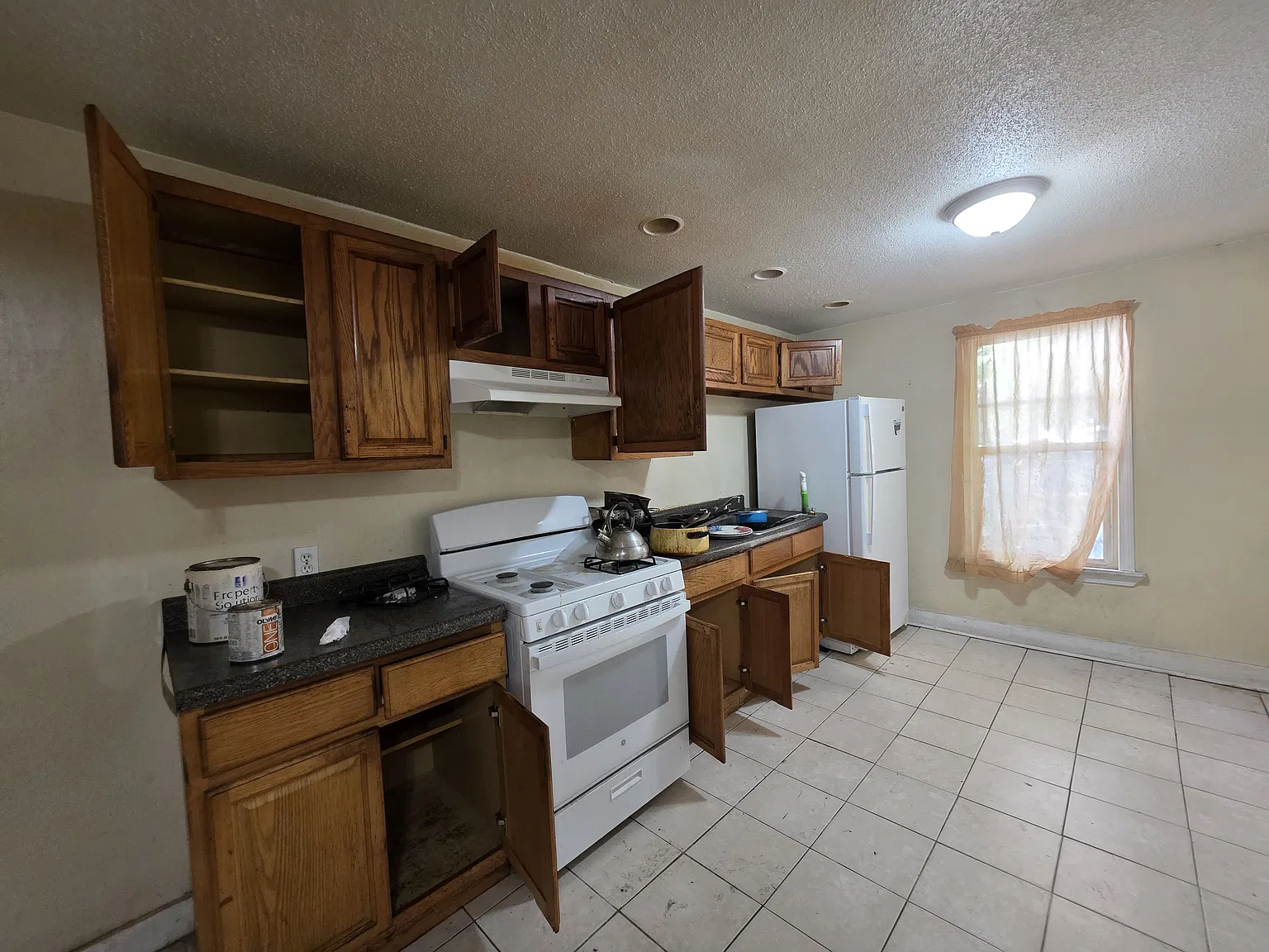 2 bed, 1.5 bath, 1599 sqft, $2,000 — Photo 2