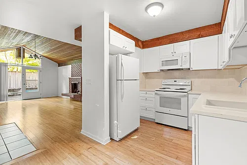 6780 SW Canyon Ter #3 Photo 1