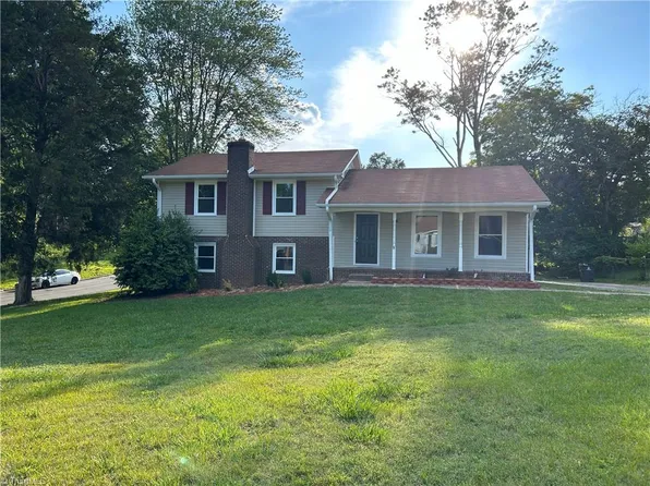 531 Foxcroft Dr, Winston Salem, NC 27103
