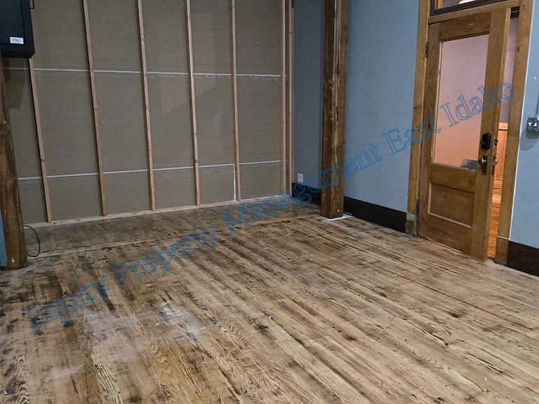 123 N Main St #12 — Photo 4