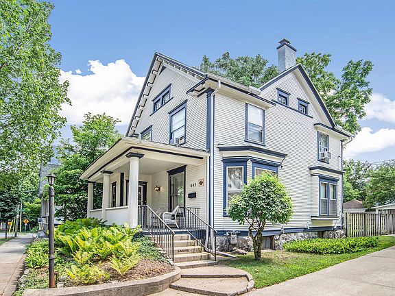 4th image of 642 Parkwood St NE