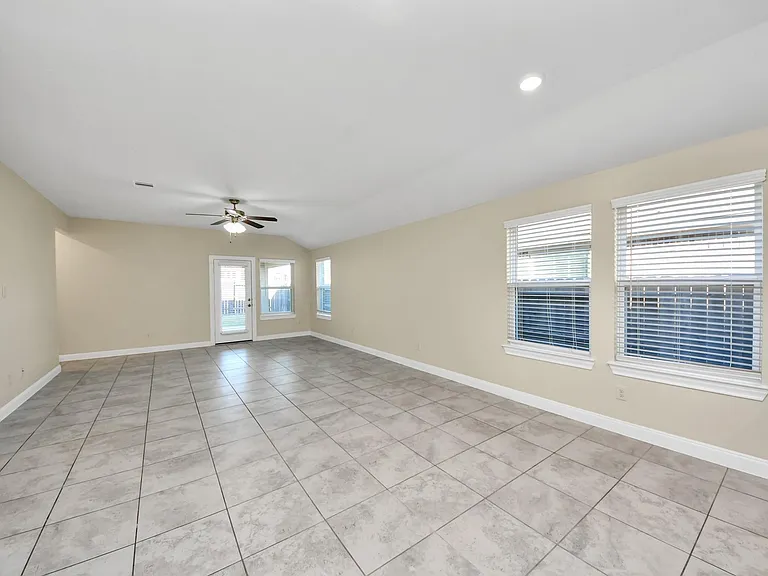 24654 Greenwood Bay Dr — Photo 20