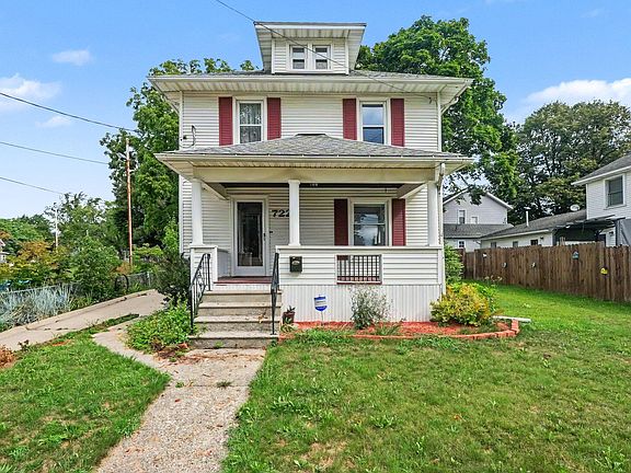 2nd image of 722 Webb St
