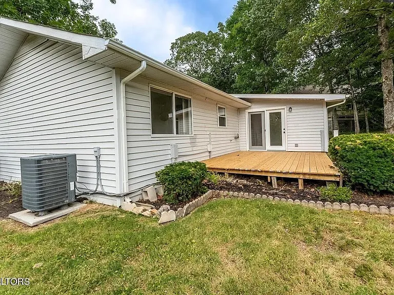 143 Fairhaven Dr — Photo 28