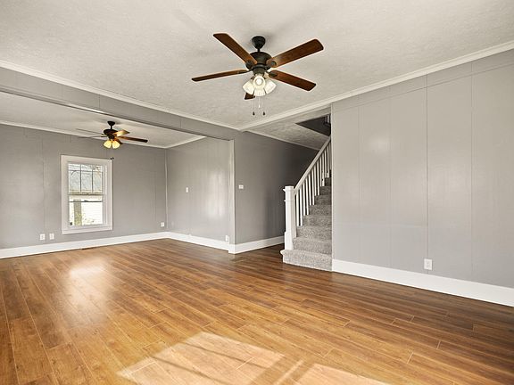 5th image of 414 Center St