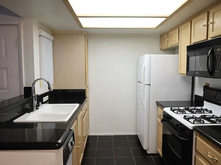 7100 Pirates Cove Rd #2019 — Photo 4