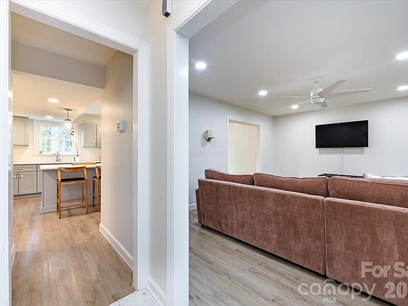 5th image of 7142 Cardigan Ave