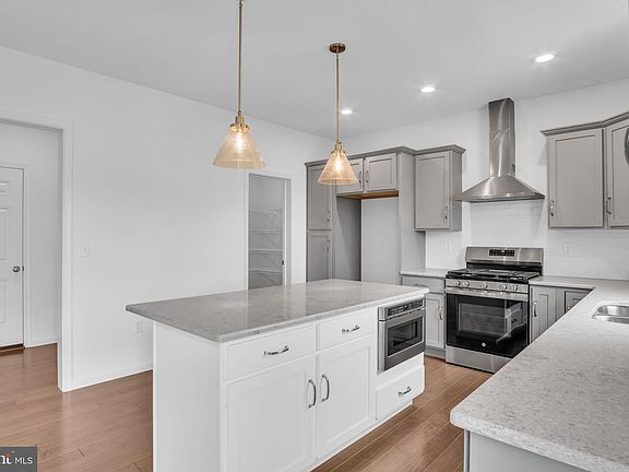 4th image of 111 Lightfoot Ln