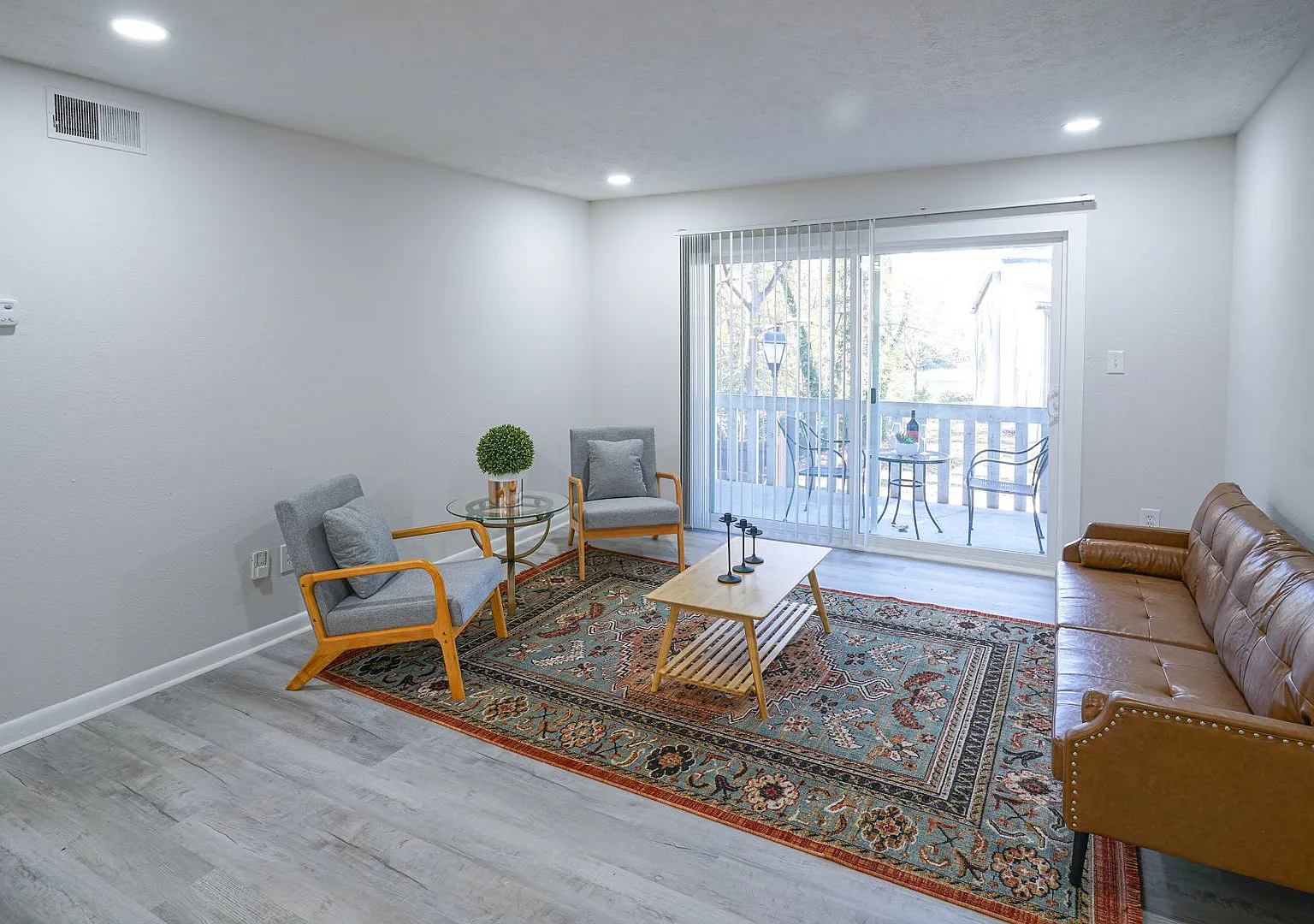 Dwell @ 750 — Photo 1