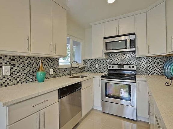 4th image of 60 Smithwood St