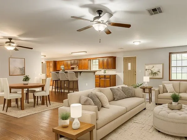 5804 SE 7th St, Midwest City, OK 73110