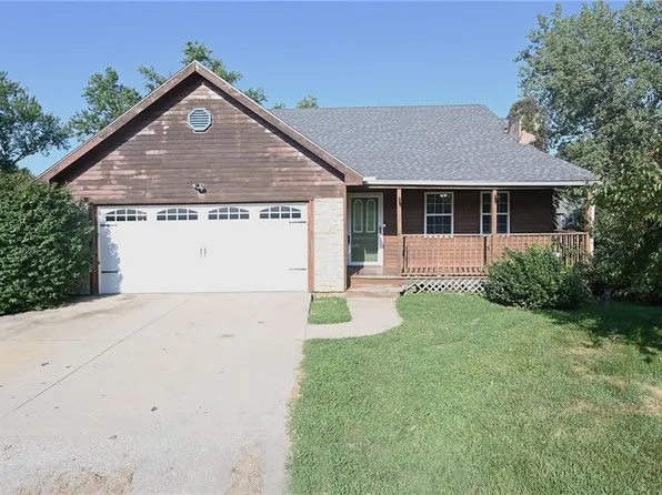 19 Baber Cir, Camden Point, MO 64018