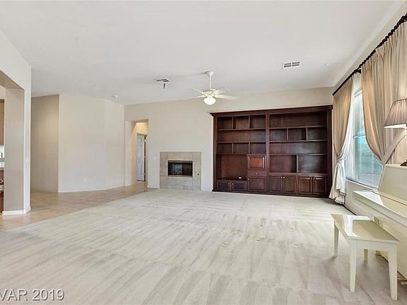 GREAT ROOM ,BUILT INS