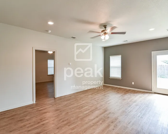 1555 Milam St — Photo 9