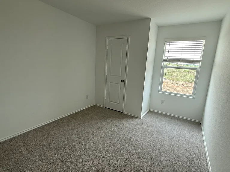 205 E Lima Dr — Photo 4