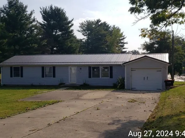 940 Locust Lake Cir, Zanesville, OH 43701