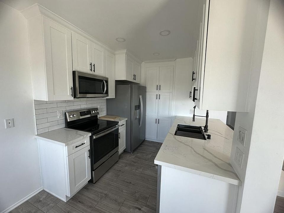 1st image of 2314 Oak St APT 4
