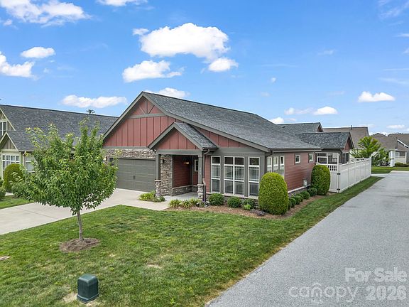 2nd image of 595 Summerfield Pl