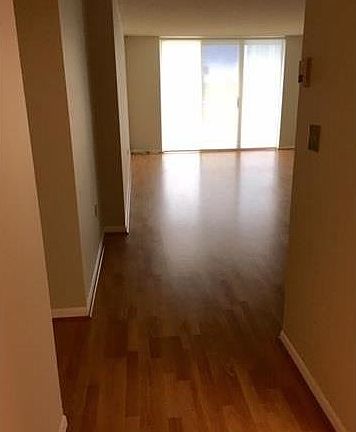 5th image of 2801 NE 183rd St APT 1807